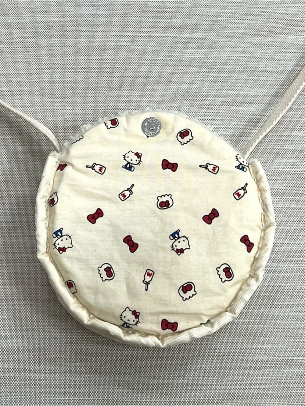Samansa Mos2 Lagom x Hello Kitty Cream Round Crossbody Bag